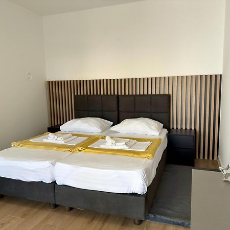 Apartmani Tatjana ノヴァリャ エクステリア 写真