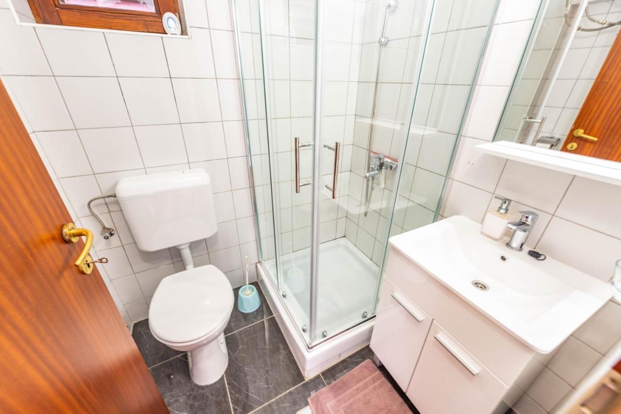 Apartmani Tatjana ノヴァリャ エクステリア 写真