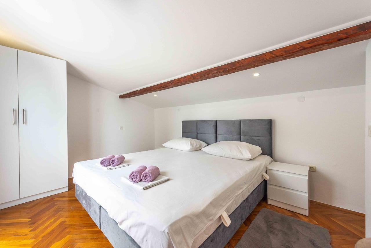 Apartmani Tatjana ノヴァリャ エクステリア 写真