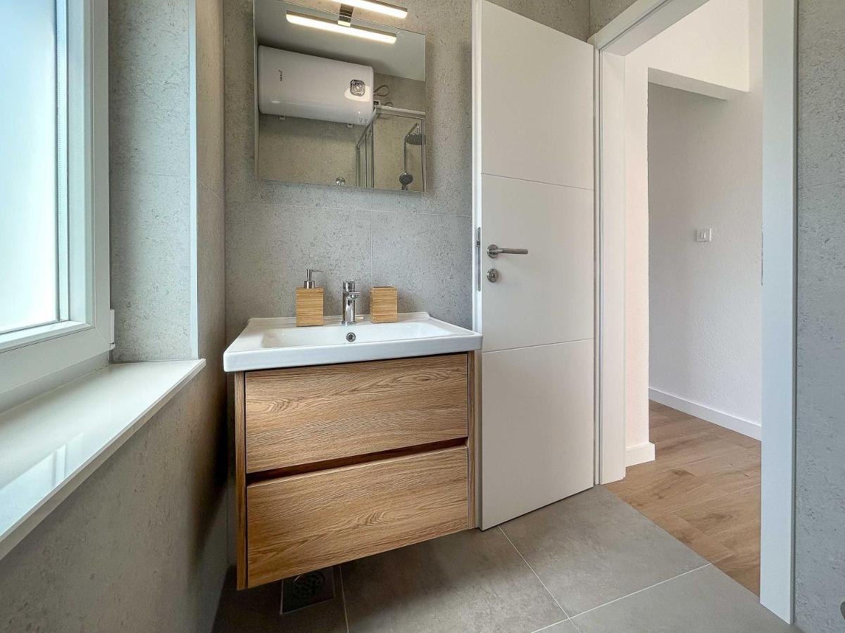 Apartmani Tatjana ノヴァリャ エクステリア 写真
