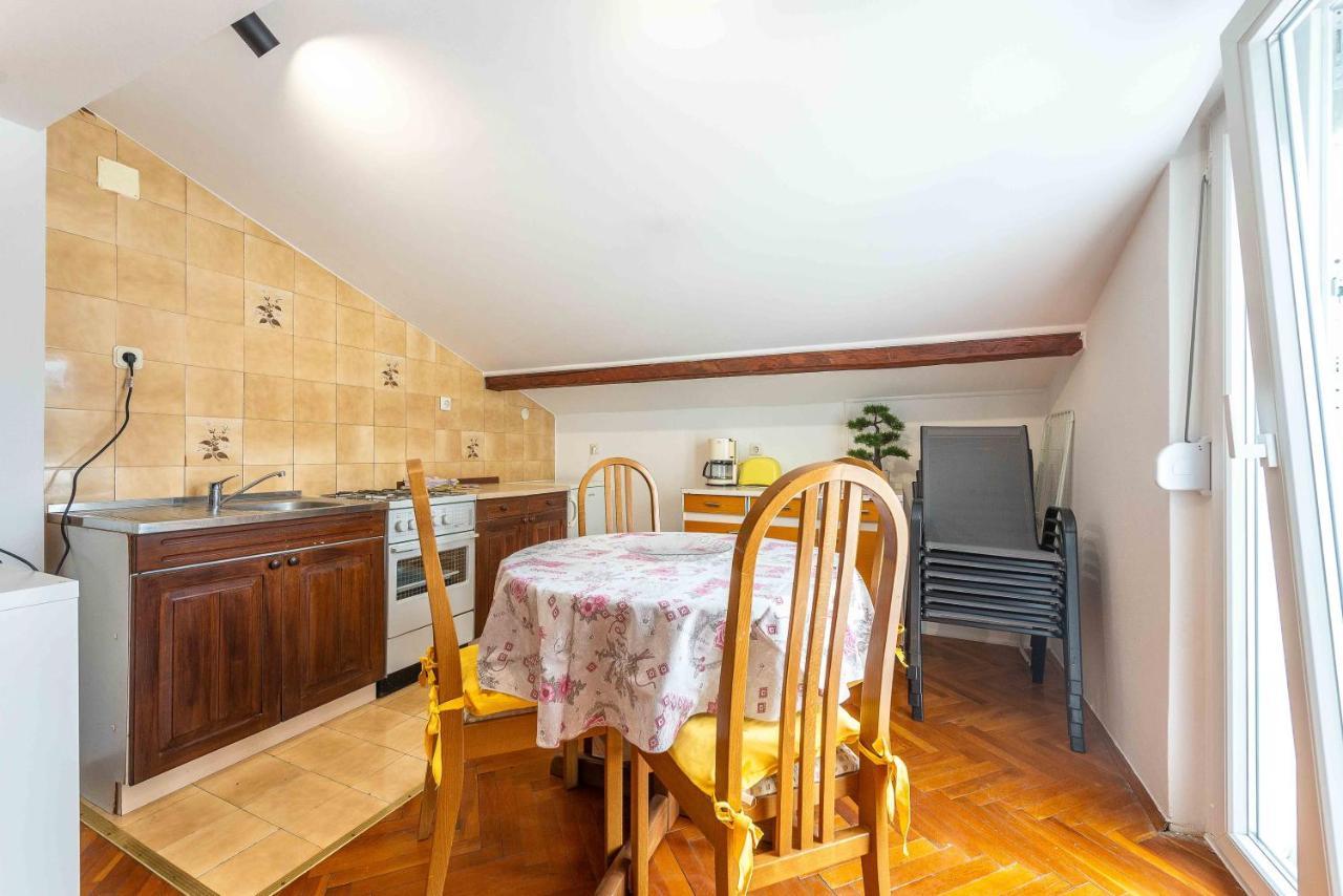 Apartmani Tatjana ノヴァリャ エクステリア 写真