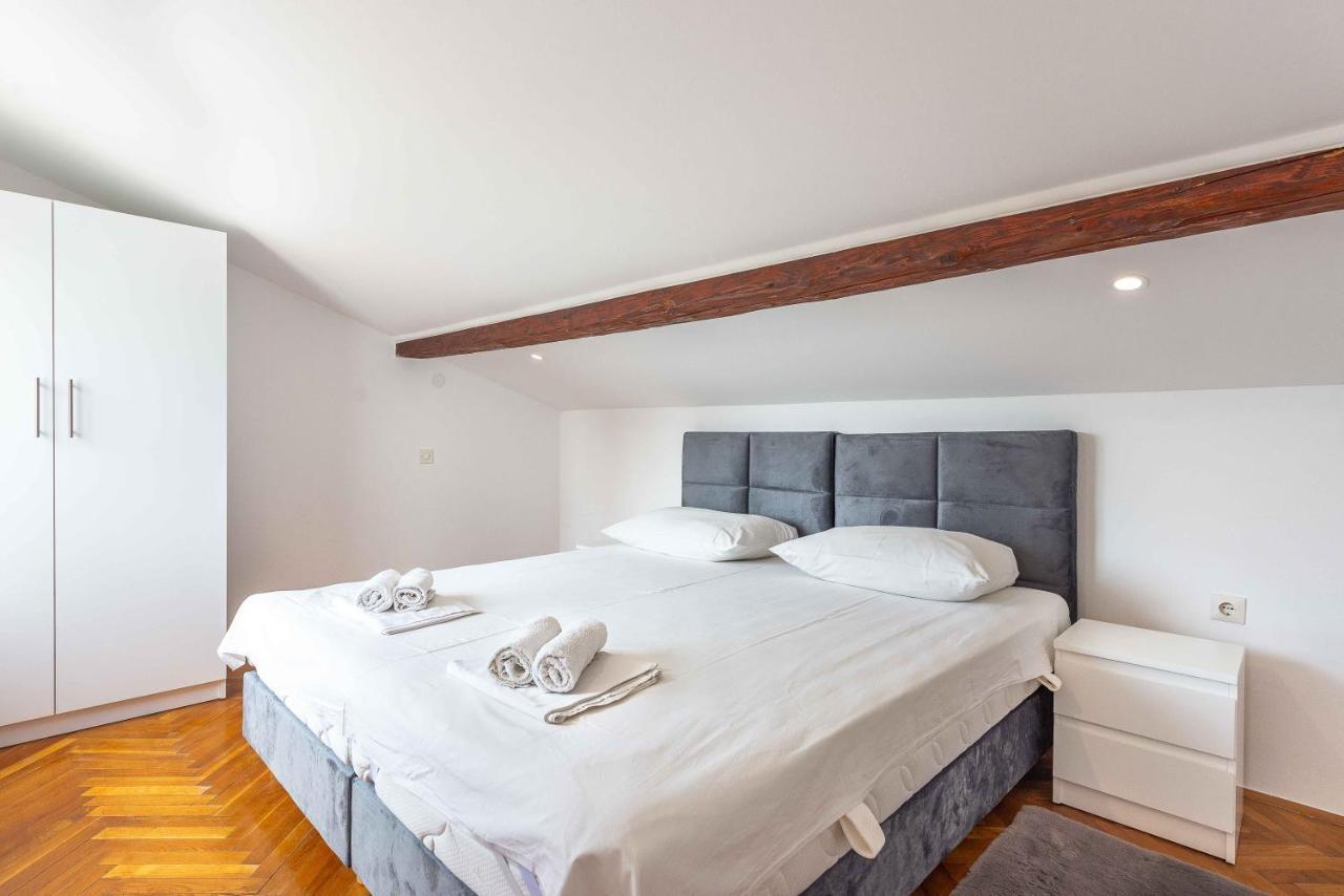 Apartmani Tatjana ノヴァリャ エクステリア 写真