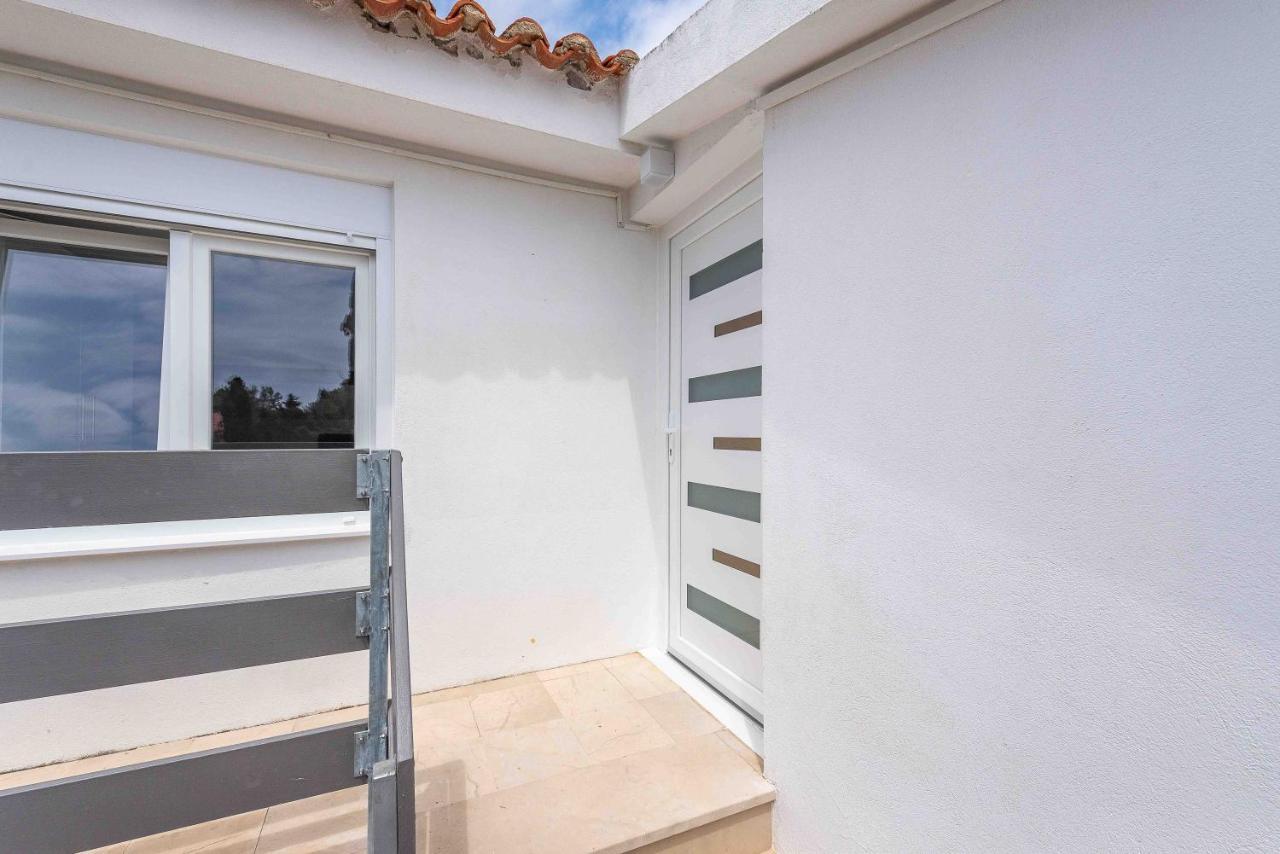 Apartmani Tatjana ノヴァリャ エクステリア 写真