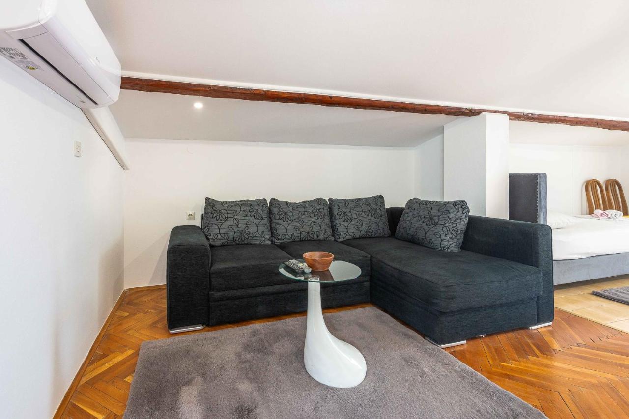 Apartmani Tatjana ノヴァリャ エクステリア 写真