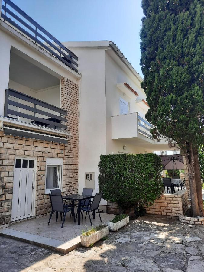 Apartmani Tatjana ノヴァリャ エクステリア 写真