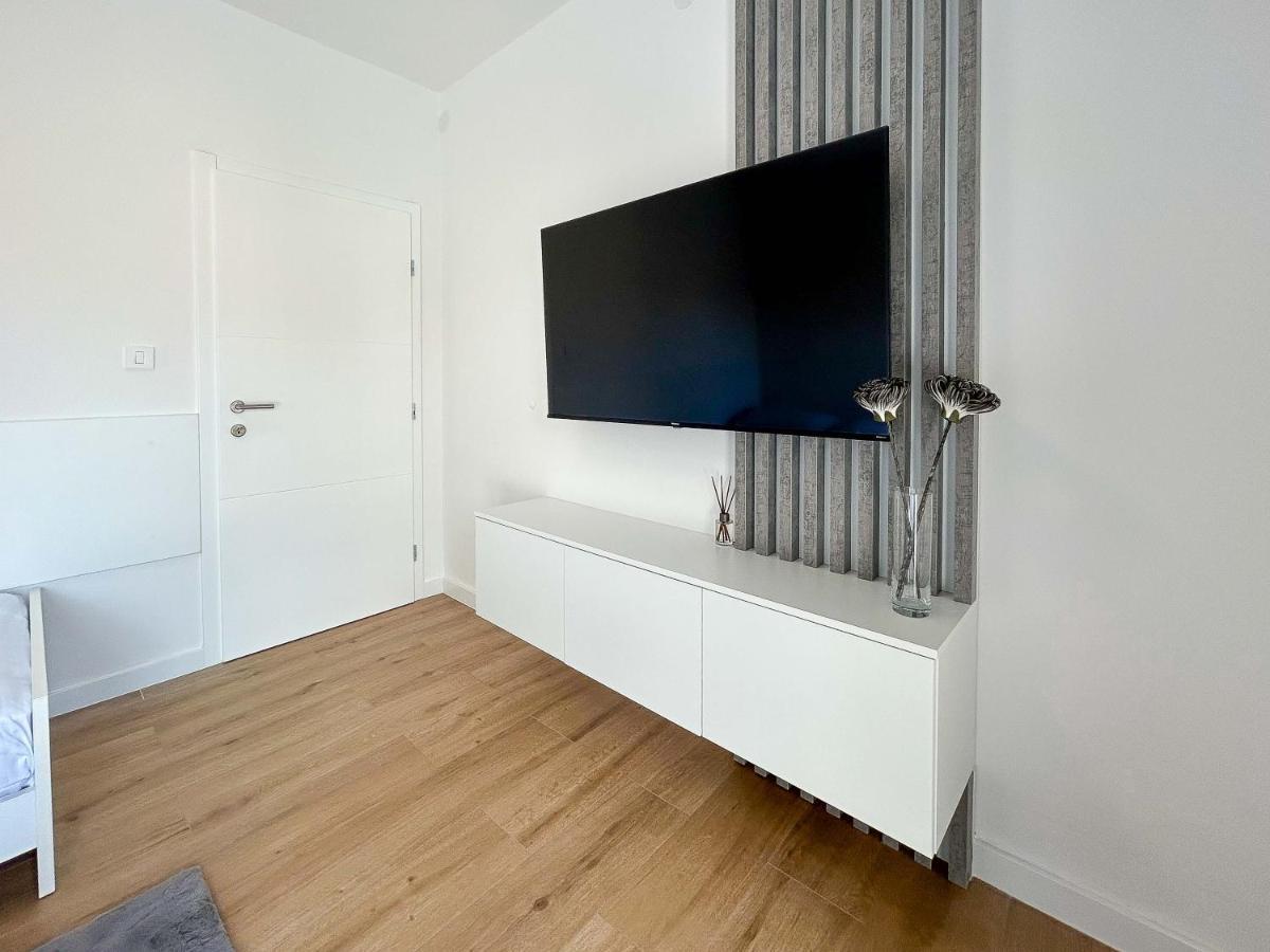 Apartmani Tatjana ノヴァリャ エクステリア 写真