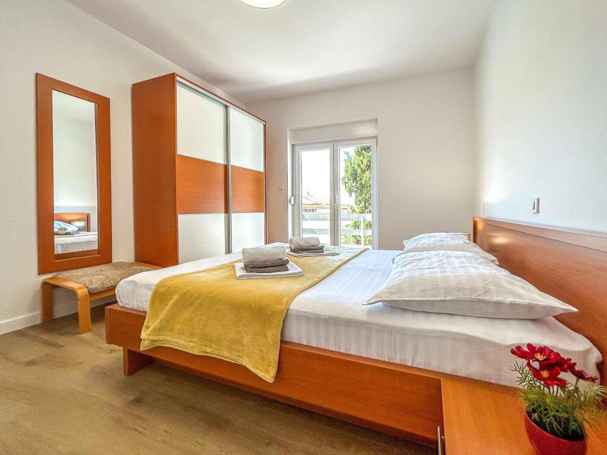 Apartmani Tatjana ノヴァリャ エクステリア 写真