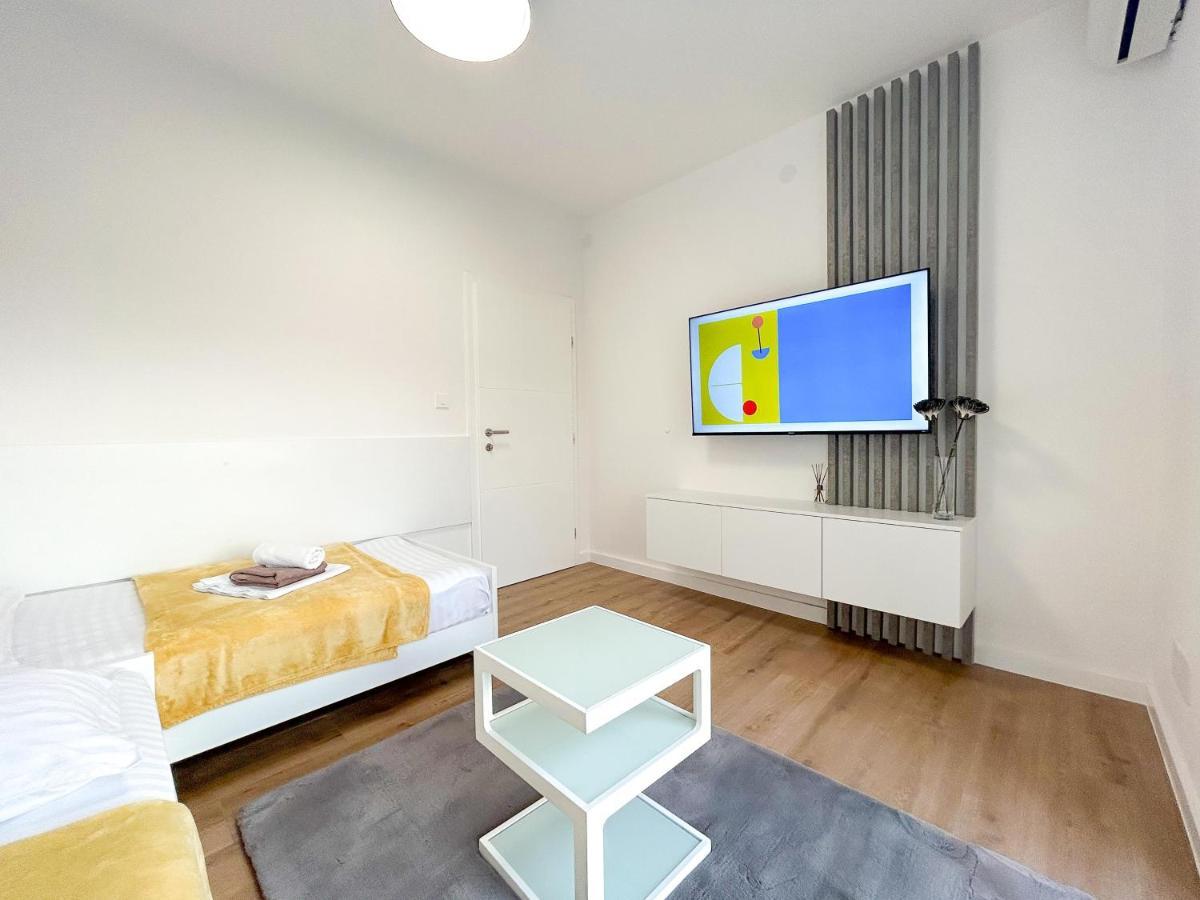 Apartmani Tatjana ノヴァリャ エクステリア 写真