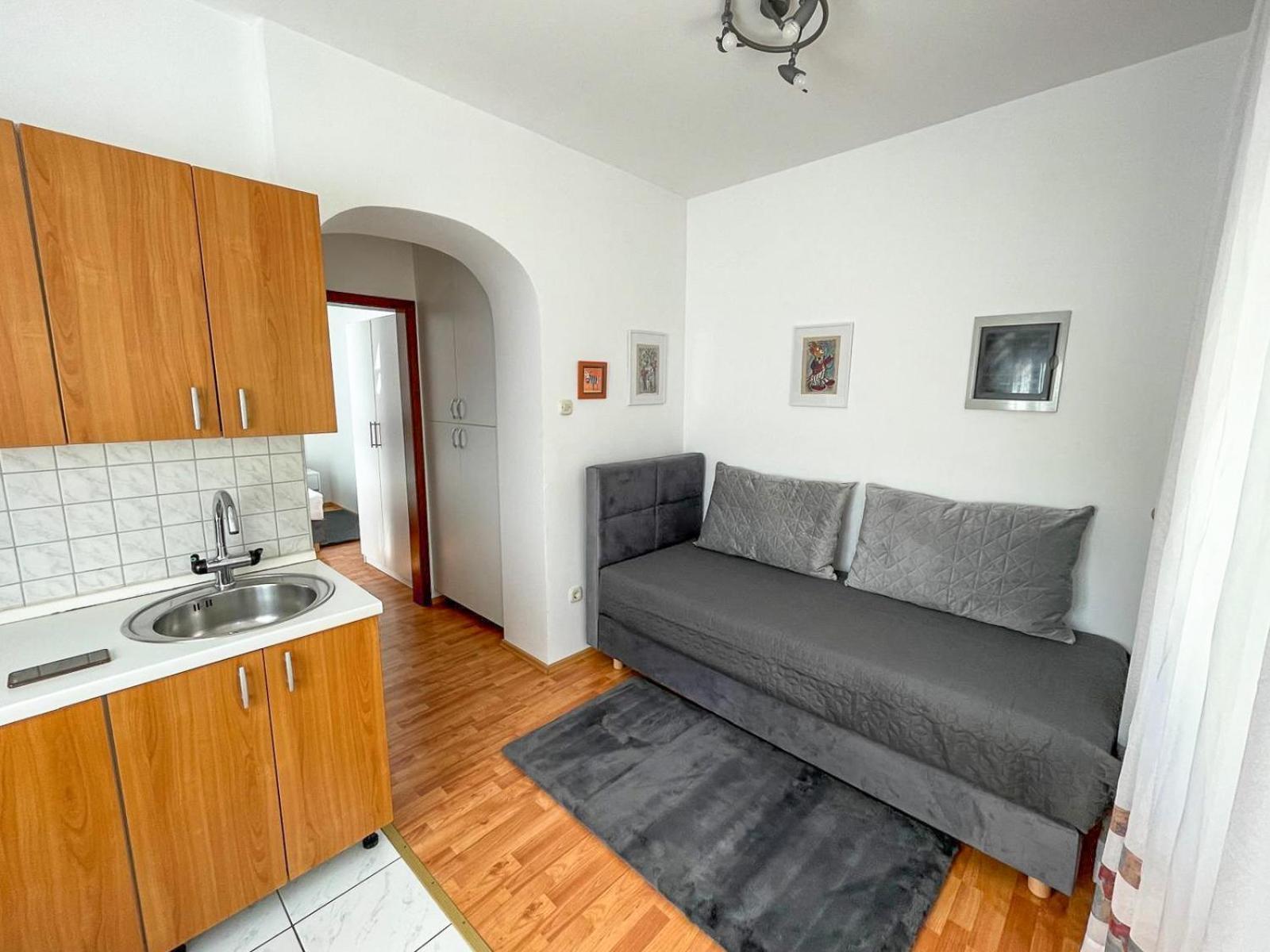 Apartmani Tatjana ノヴァリャ エクステリア 写真