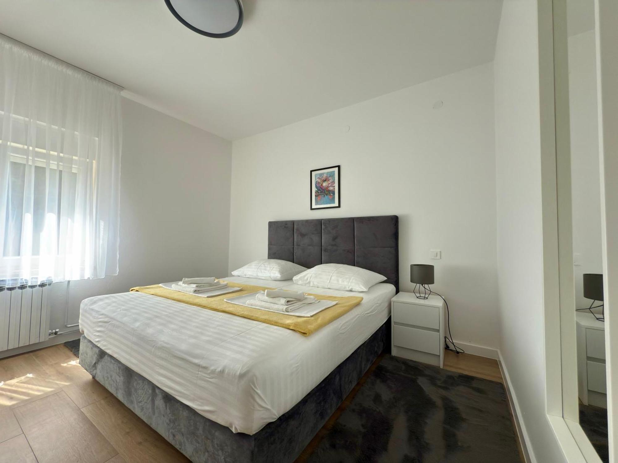 Apartmani Tatjana ノヴァリャ エクステリア 写真
